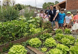 Diego Movellán en una actividad de campamento con los niños.