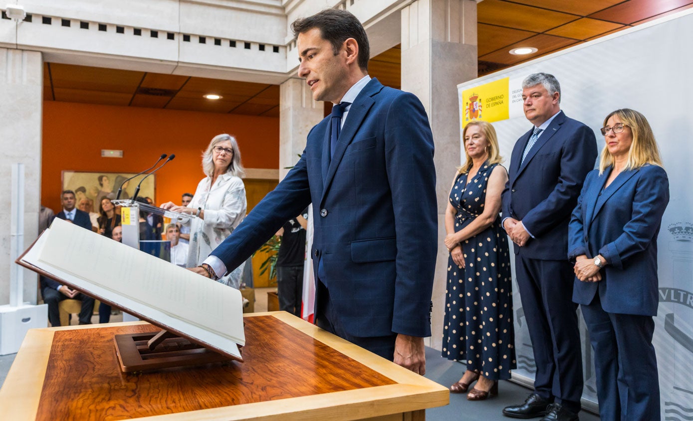 Casares promete su cargo como delegado del Gobierno