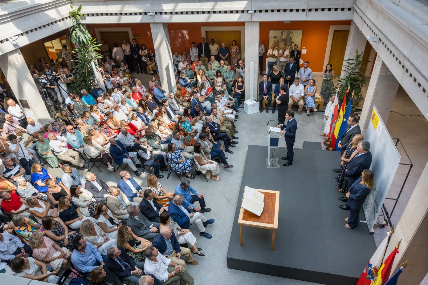 Más de un centenar de personas asistió a la ceremonia