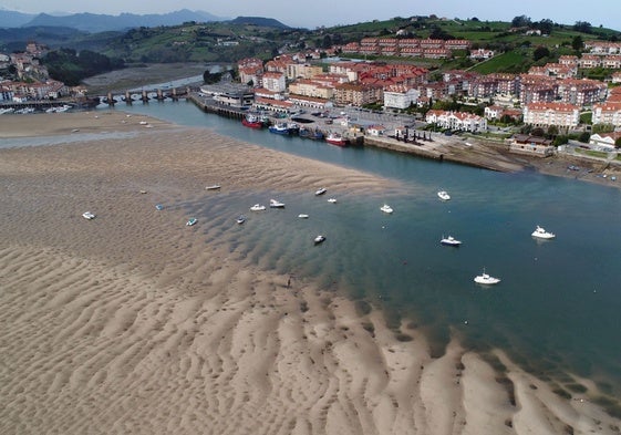 La actividad ha crecido especialmente en los municipios más turísticos, como San Vicente de la Barquera, en la foto.