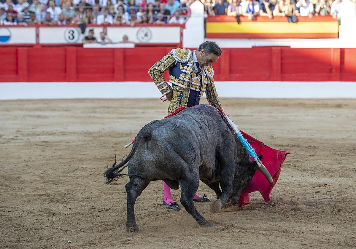 El Cid junto al toro Vengativo, de Victorino Martín.