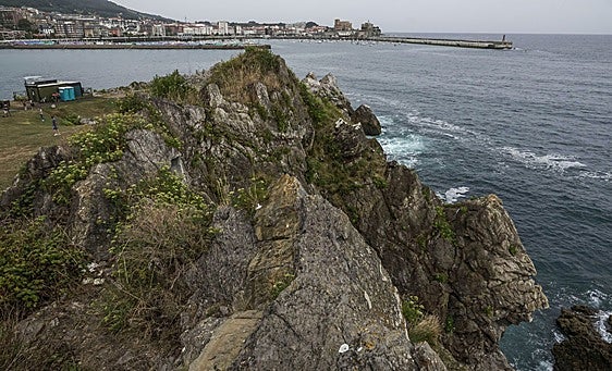 Imagen del acantilado en el que se encontraba el menor de 12 años.