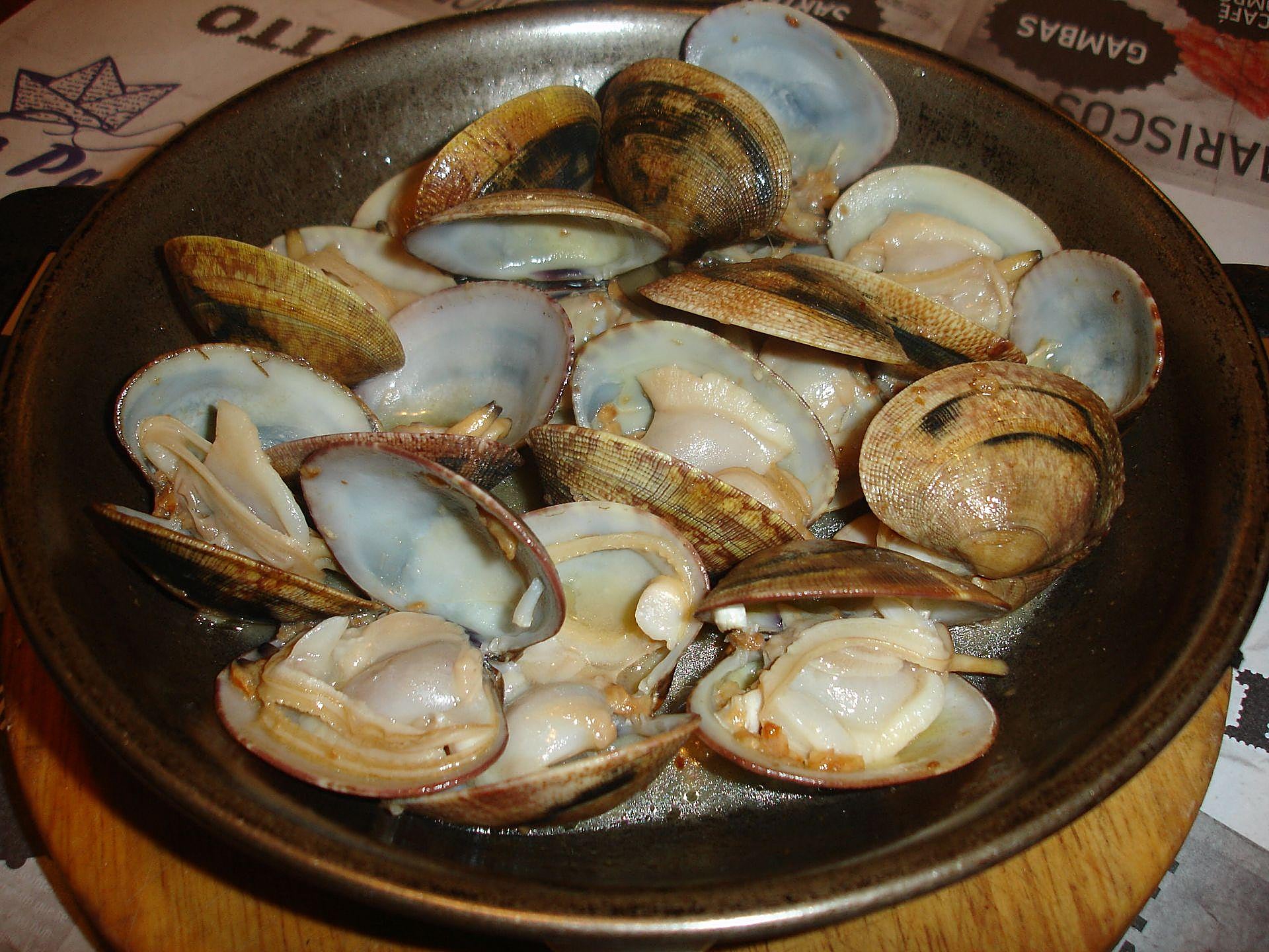 Almejas, de buen calibre.