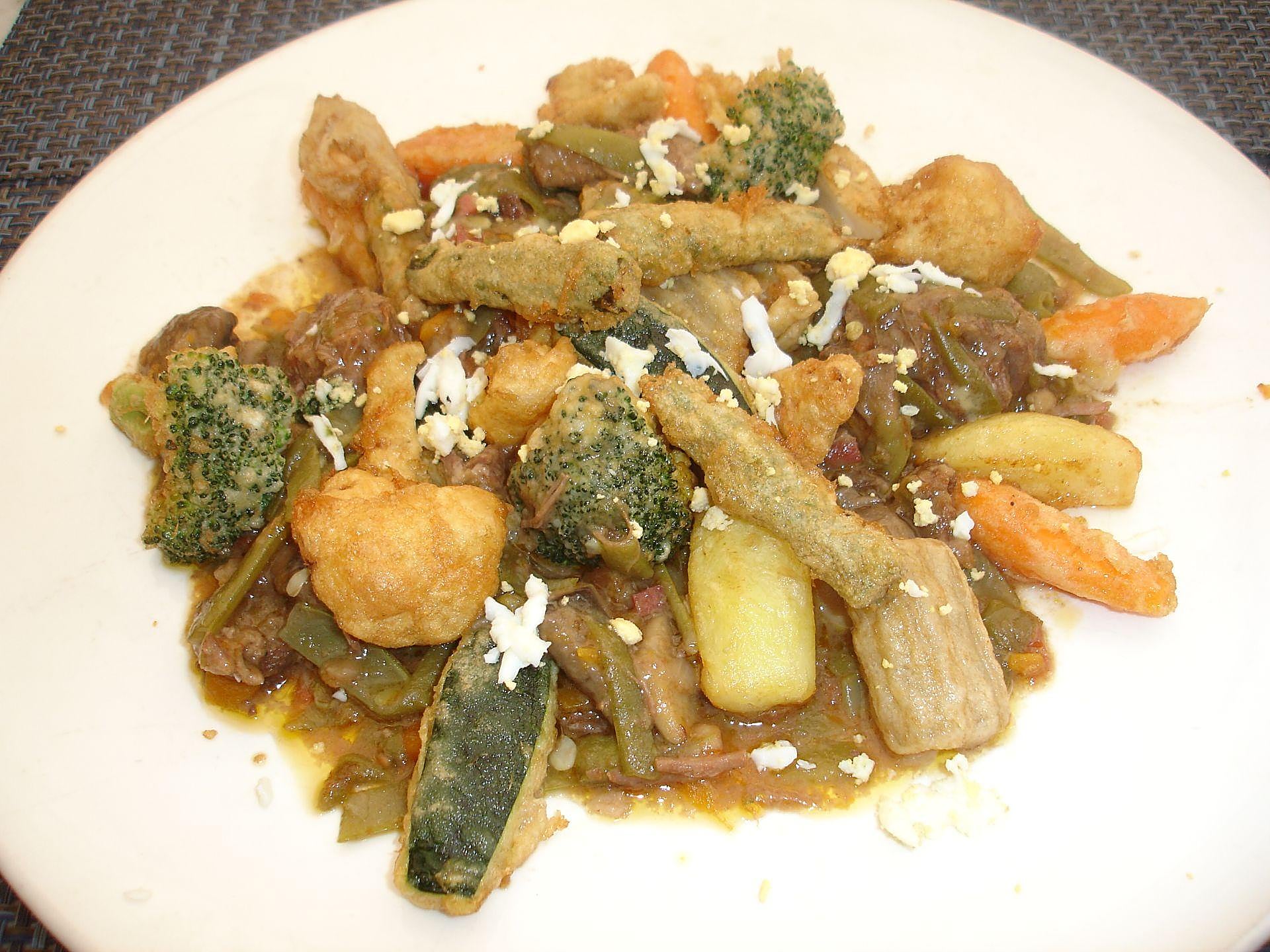 Guiso de buey con verduras en tempura. 