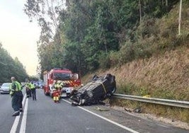 Vuelca el coche contra un guardarraíl en Ampuero y sale ilesa del accidente
