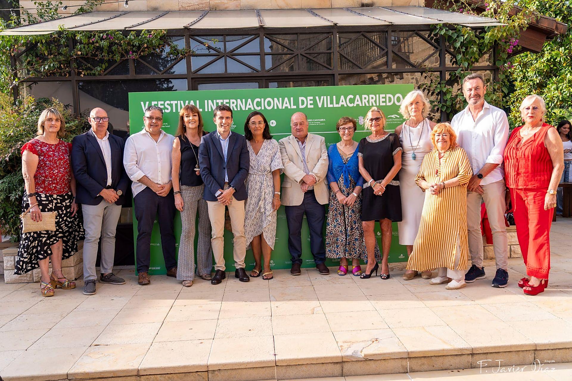 Teresa Gómez, Secundino Caso, Ariel Flufstein, María Gisela Figueiredo Padovan, Pedro Casares, Conchi López, Ángel Sainz, Luisa Real, Concha González, Marina Lombó, Rosa Pereda, Guillermo Blanco y María Luz Fernández.