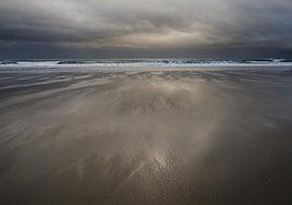 'Cantabria. Playa de Oyambre. 2011', cierra el libro gráficamente.