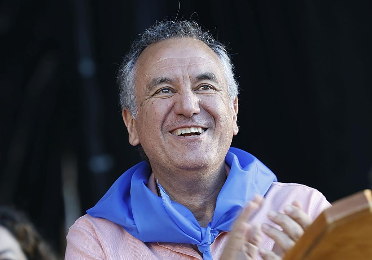 Roberto Brasero fue el encargado de dar el pregón de las fiestas de Suances este verano.