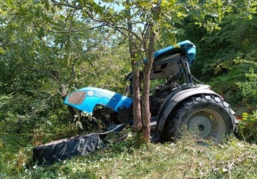 Estado en el que ha quedado el tractor tras el accidente.