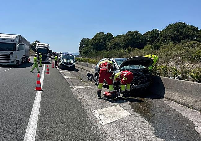 Estado en el que quedó el coche tras la colisión con el camión.