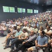 Asistentes al encuentro en la Casa de Cultura de Colindres.