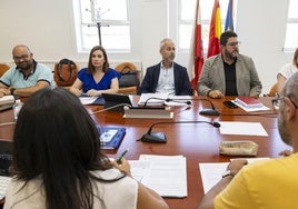 El consejero, Sergio Silva, durante una de las reuniones con la Junta de Personal Docente para la adecuación salarial.