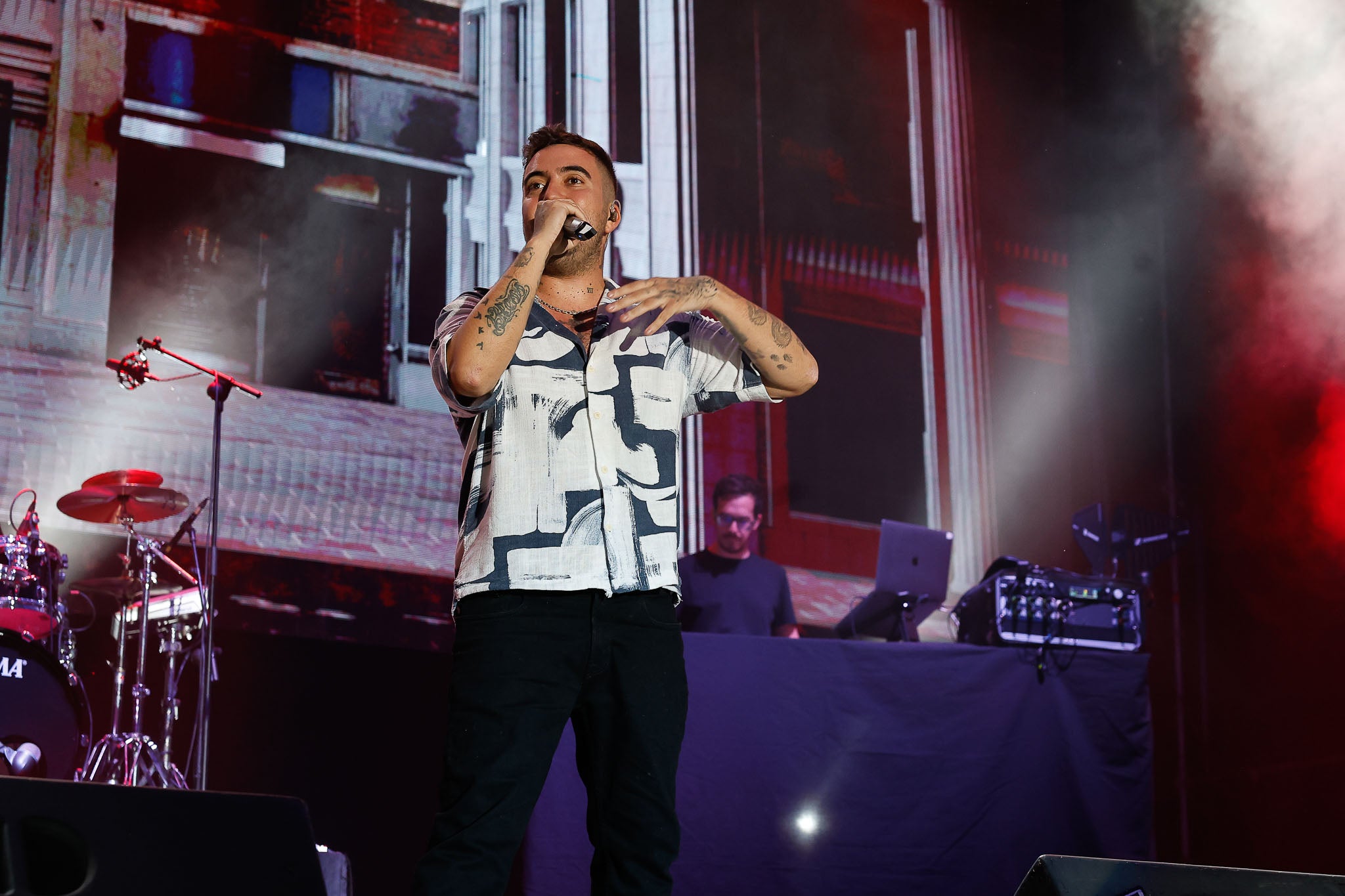 El cantante sevillano no paró de animar al público.