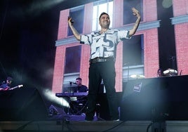 El cantante sevillano animó en todo momento al público