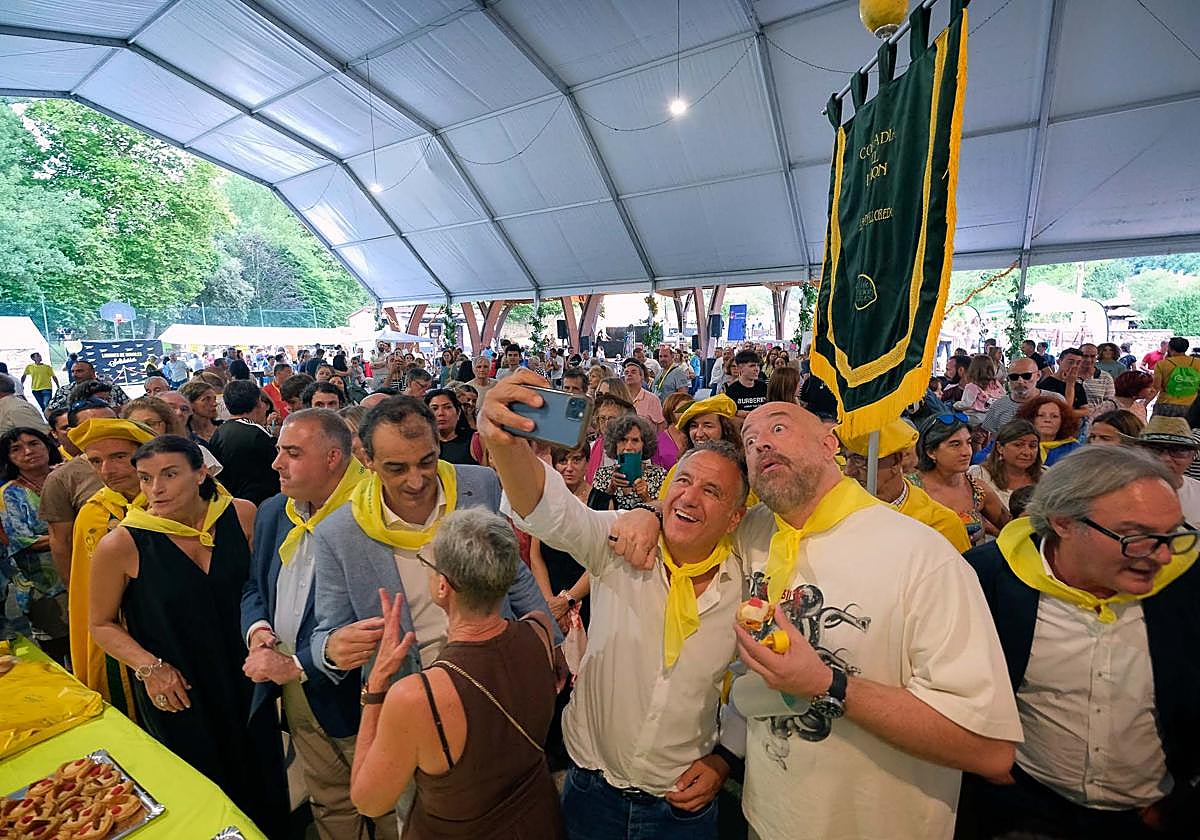 El selfie en Novales de Roberto Brasero Brasero y Goyo Jiménez.