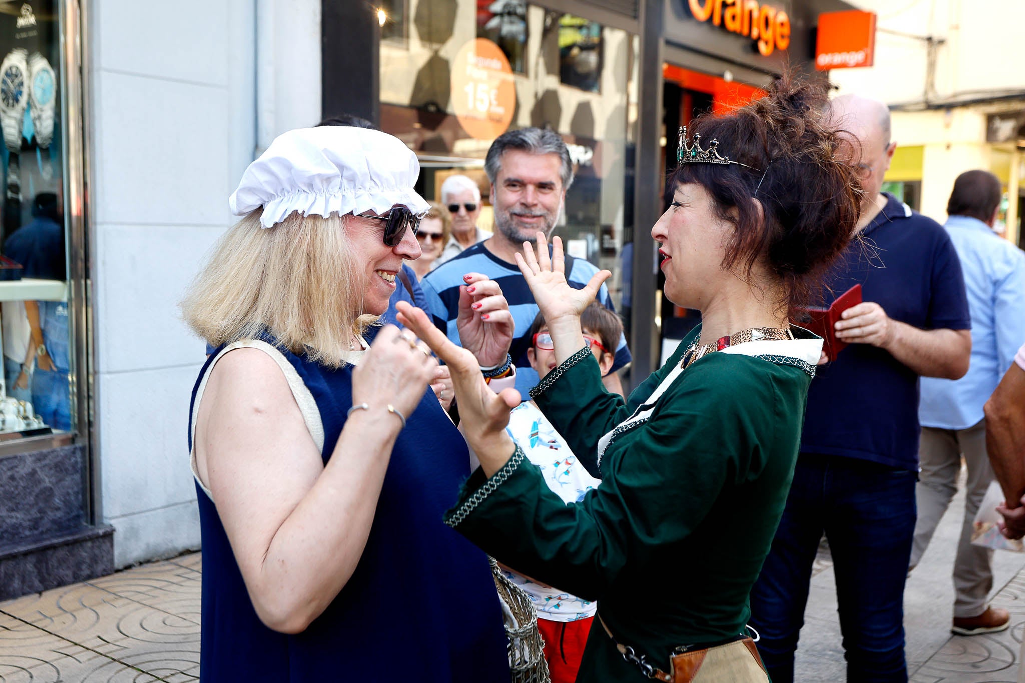 la interpretación de María Castillo, cargada de carisma, hizo que la narración histórica resultara aún más «divertida» y «cercana».