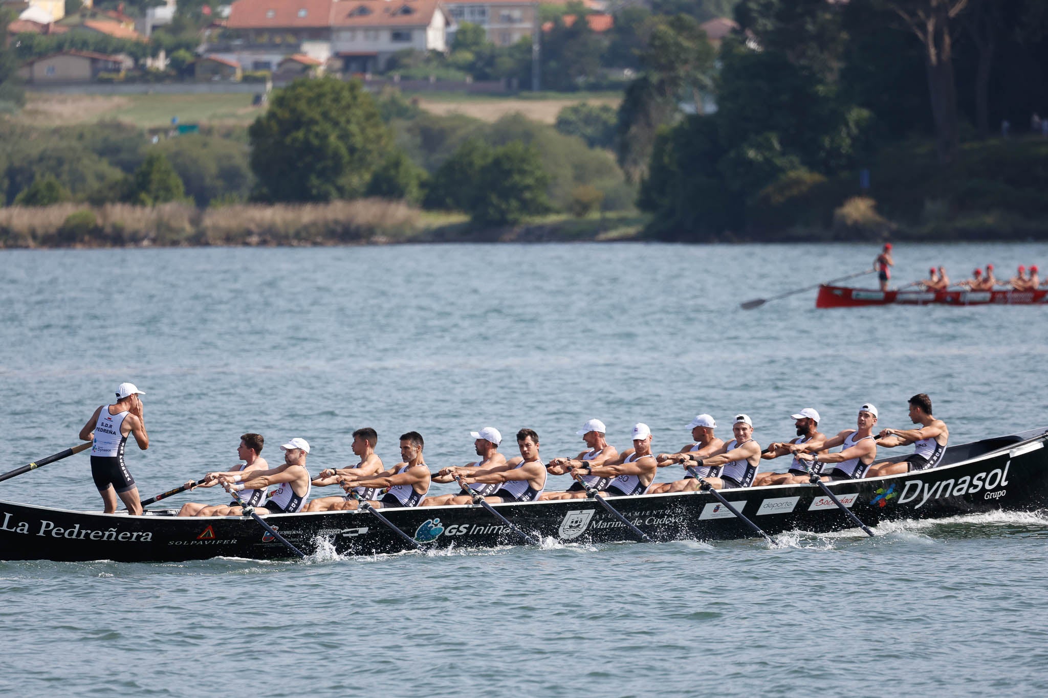 La Pedreñera, en plena boga. Los de Marina de Cudeyo fueron octavos. 
