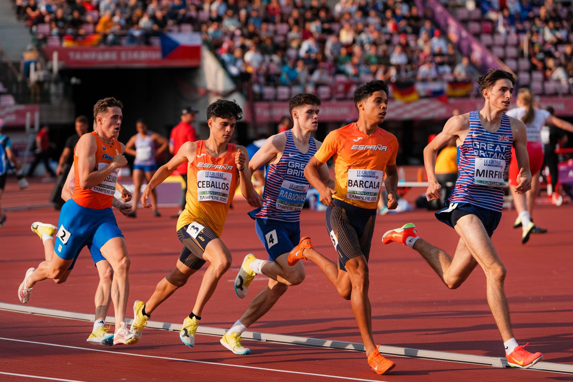 Aarón Ceballos, segundo por la izquierda, en un momento de la final.