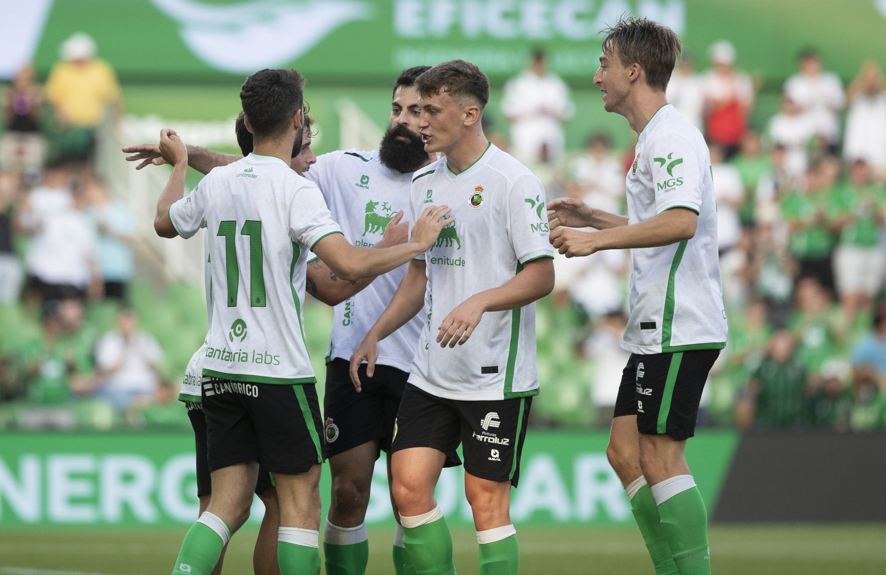 Yeray, Andrés Martín, Vilallibre, Aitor Crespo y Javi Castro celebran el gol ante el Cagliari.