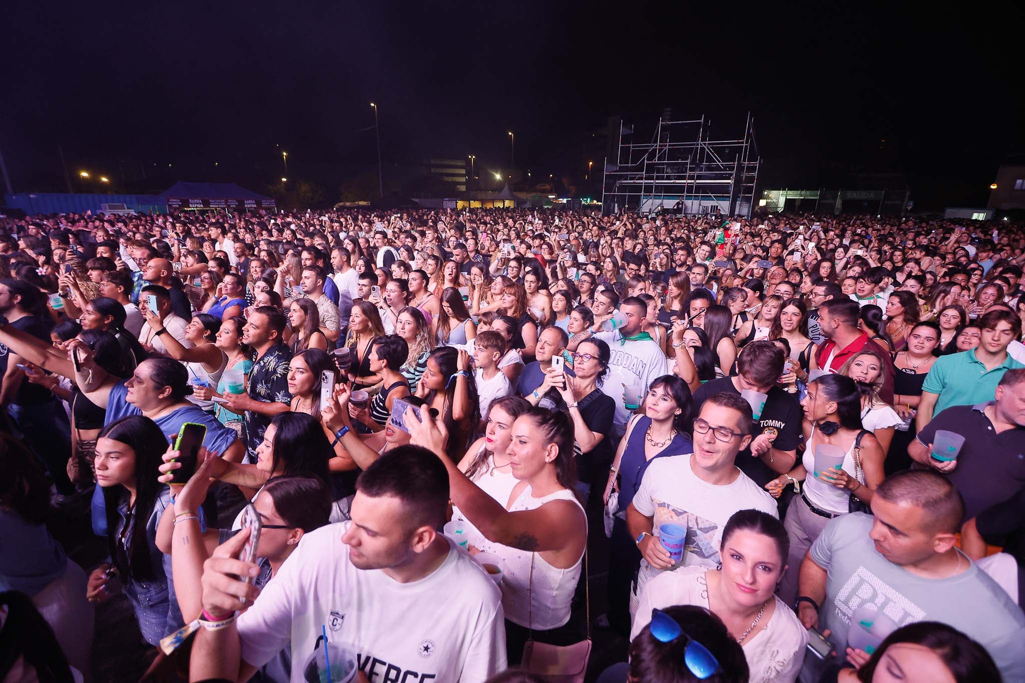 Tras actuar Cali el Dandee, a medianoche llegó el turno de Juan Magán