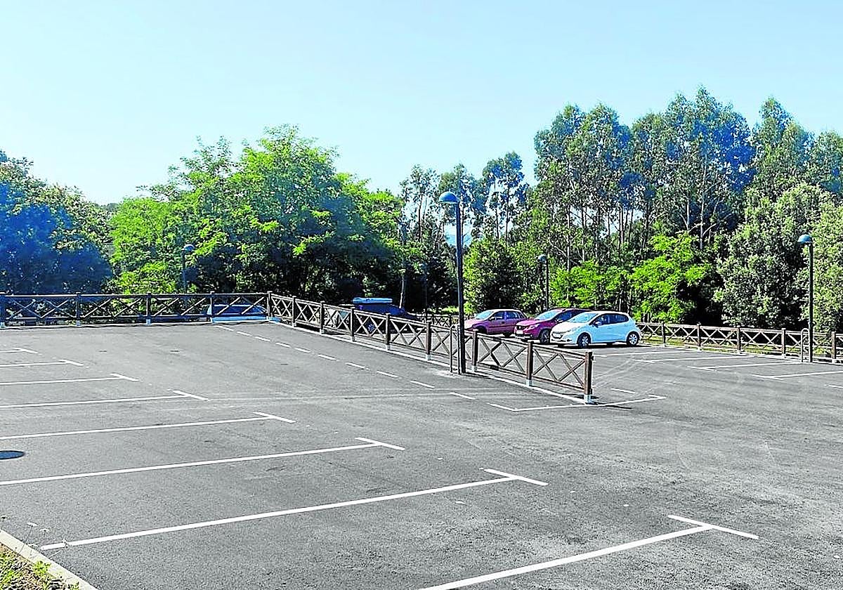 Nuevo aparcamiento que ya se ha estrenado con cuarenta plazas.
