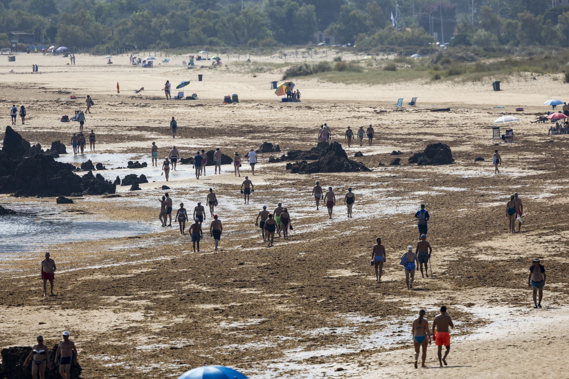 Aspecto de las playas de Noja este lunes