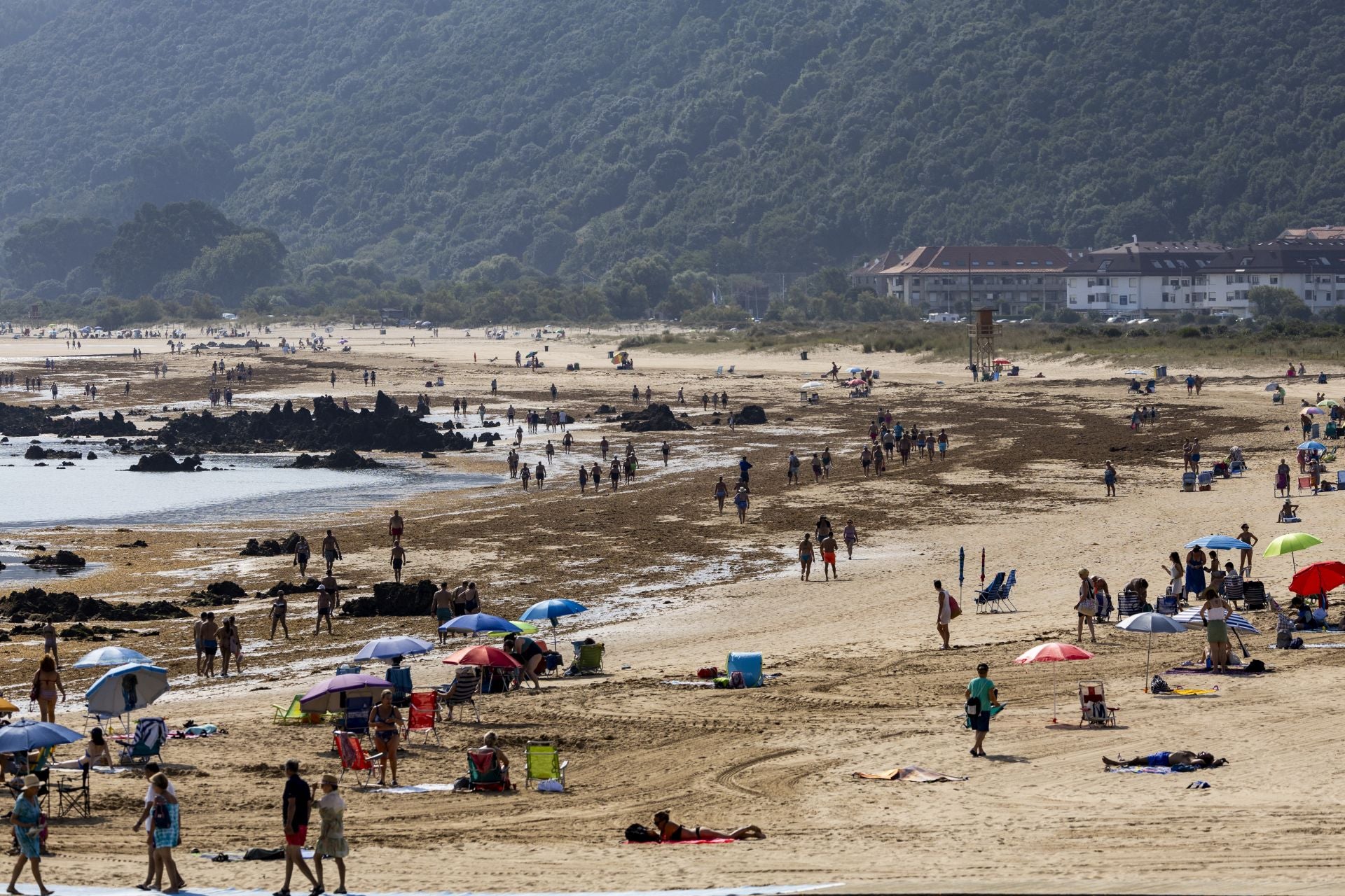 Aspecto de las playas de Noja este lunes