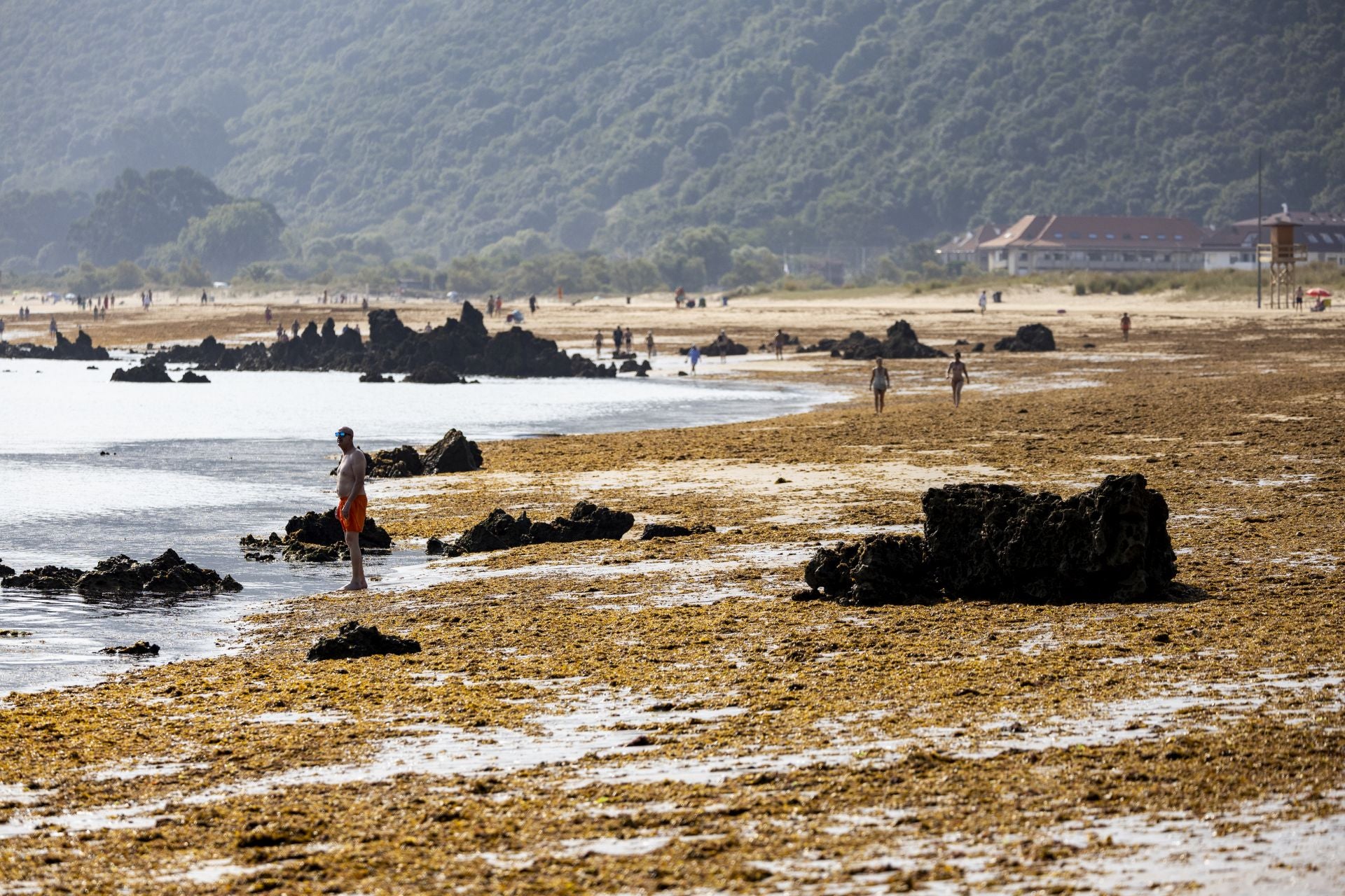 Aspecto de las playas de Noja este lunes