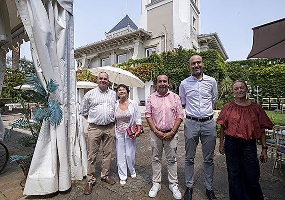 Terraceo en la Casa Número Diez