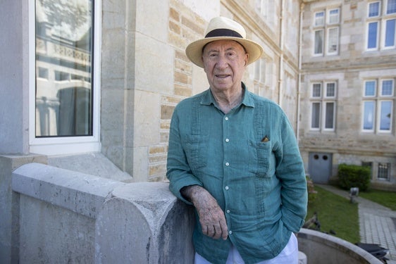 El viñetista, escritor y arquitecto José María Pérez, 'Peridis', es oriundo de Cabezón de Liébana.