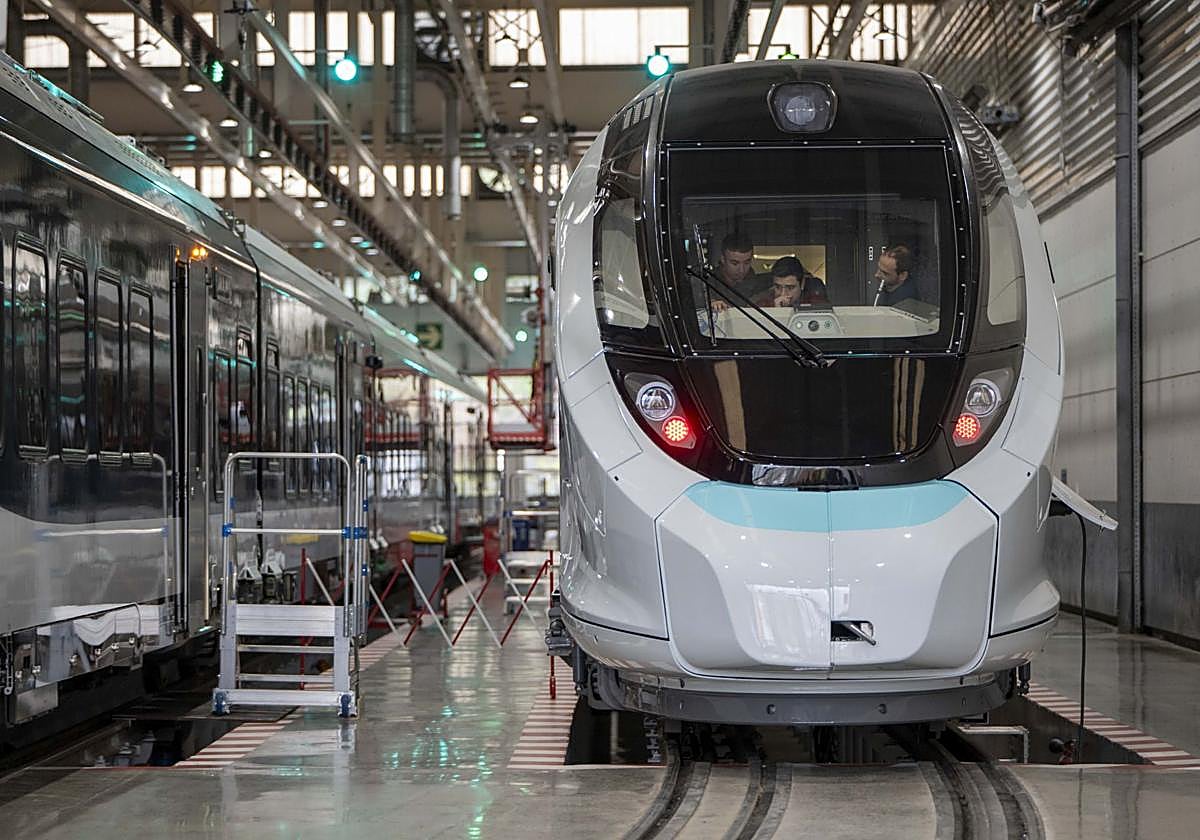Los trenes comprometidos con Cantabria y Asturias se están fabricando en las factorías de CAF en Guipúzcoa y Zaragoza.