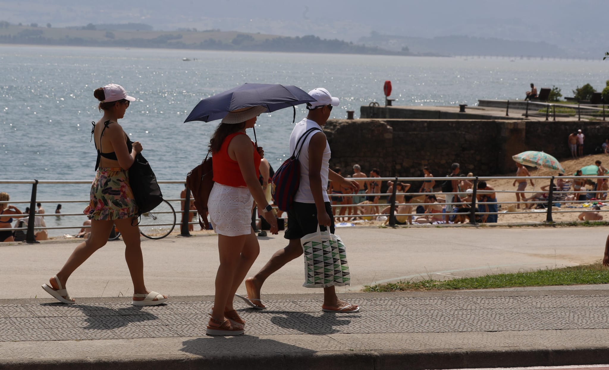 Gamazo y La Fenomeno, a tope de bañistas.