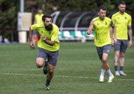 Asier Villalibre será titular este sábado en su debut como verdiblanco en partido oficial