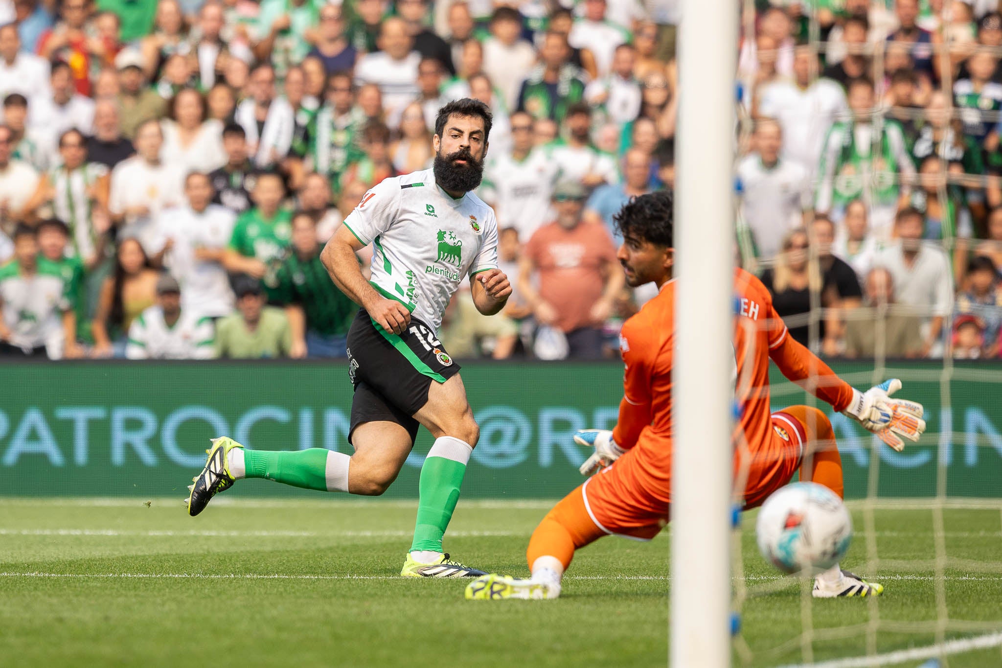 Villalibre anota el 1-0, en el minuto 5 de partido. 