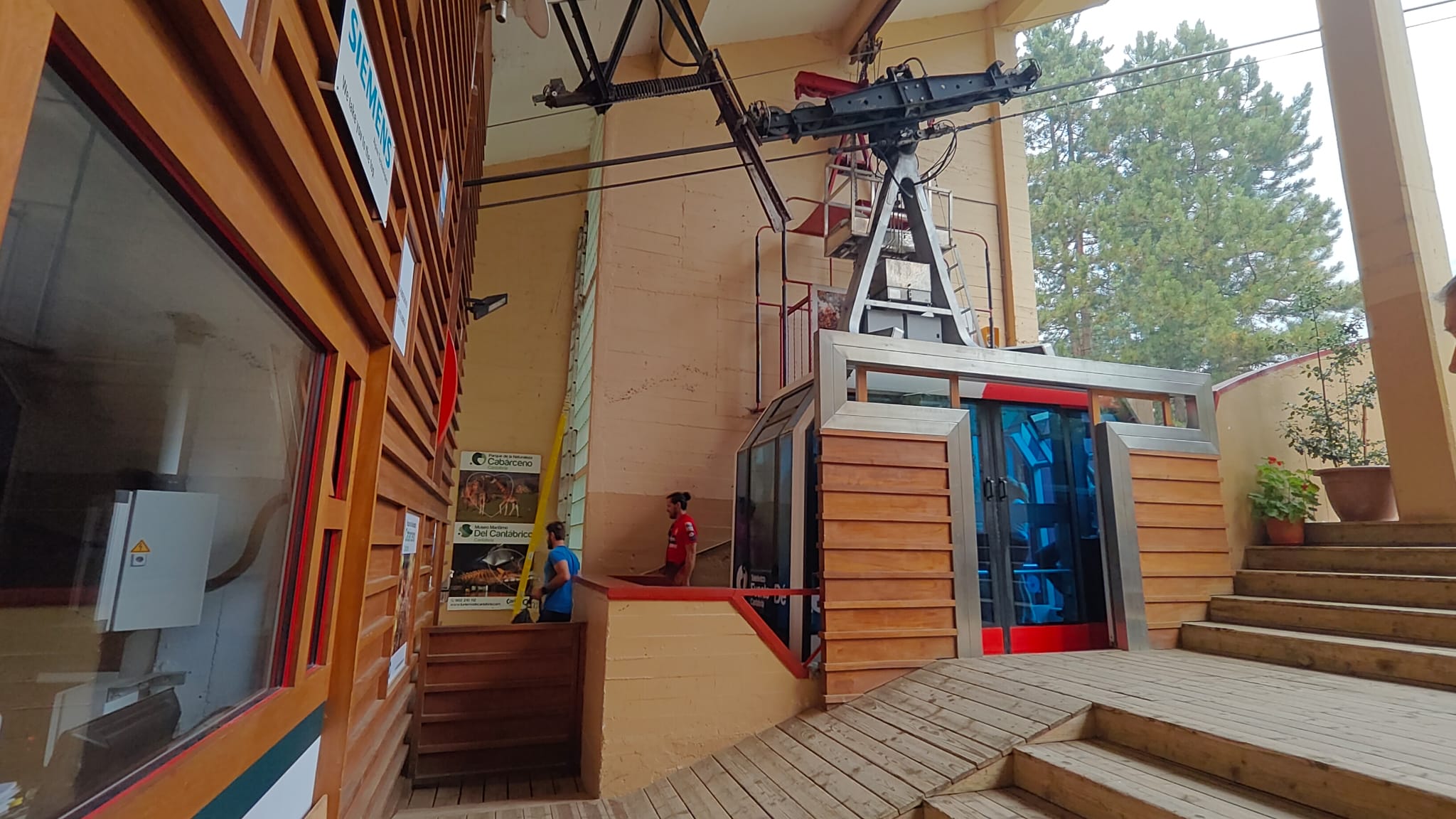 El Teleférico de Fuente Dé se ha cerrado para las subidas y se mantiene abierto para el regreso de quienes estén arriba hasta las 19.00 horas.