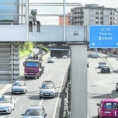 Uno de los radares más multones es el que se encuentra en la S-10, en el acceso a Santander.