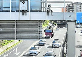 Uno de los radares más multones es el que se encuentra en la S-10, en el acceso a Santander.