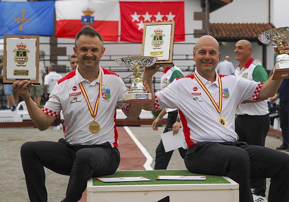 Óscar González y Jesús Salmón se llevaron ayer el Nacional de parejas tras imponerse en la final a Carlos García y Gabi Cagigas.
