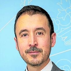 Imagen principal - El miembro de equipo del Ministerio que regresó a Cantabria