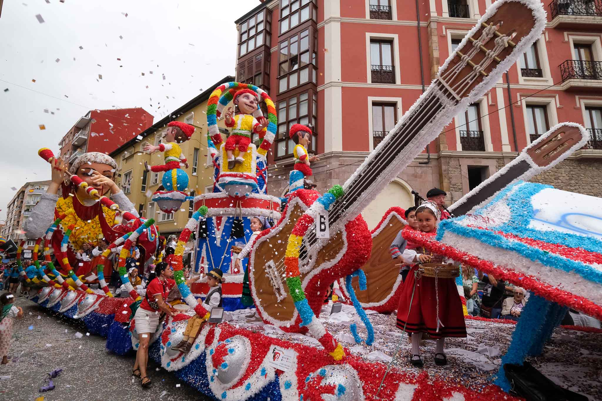 'Folclore cántabro' fue tercera y, en conjuntos, segunda.