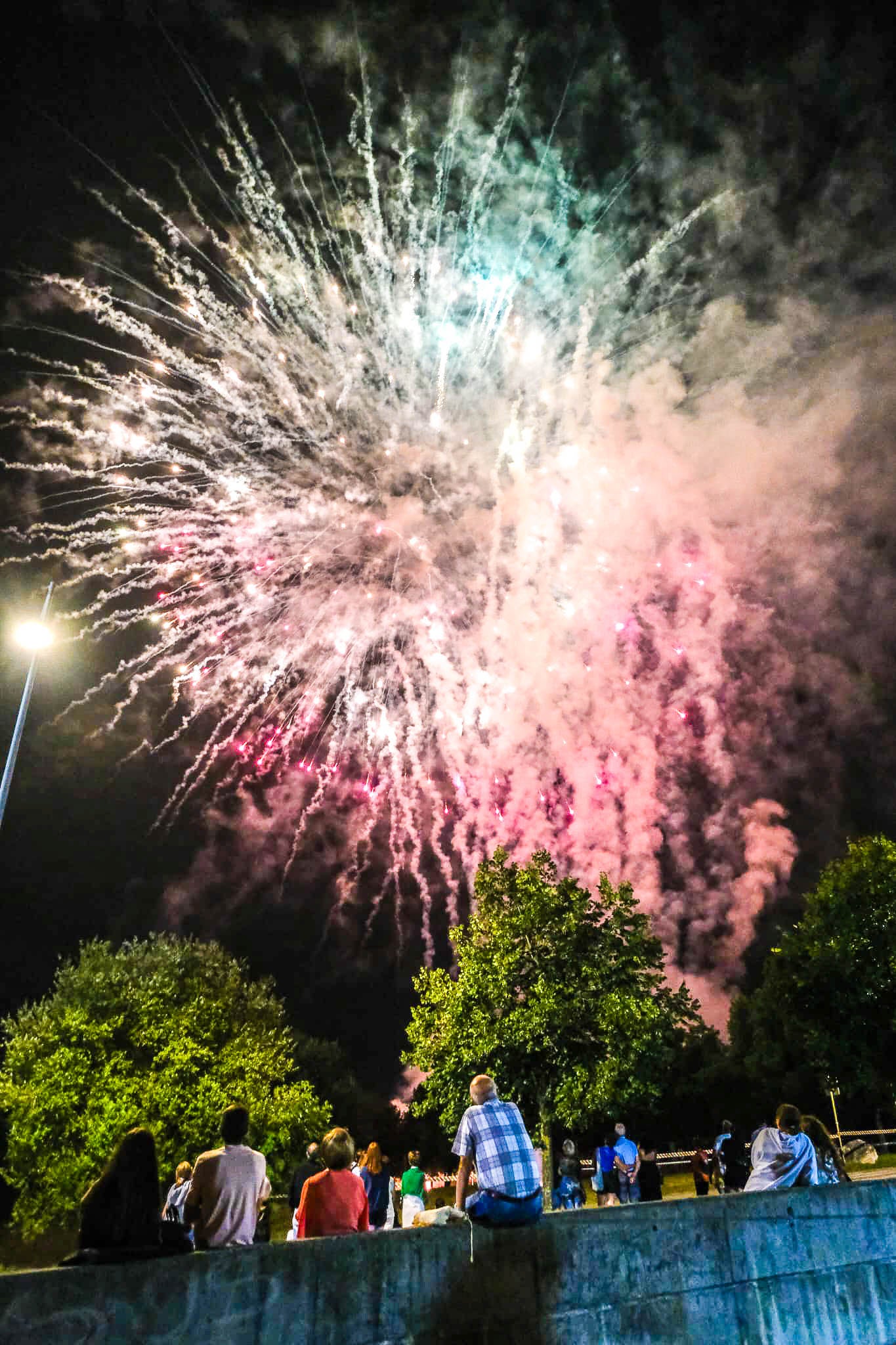 El sábado, con todo el festivo por delante al día siguiente, la mayoría de asistentes no estuvo tan preocupada por la duración del espectáculo ni de madrugar al día siguiente. 