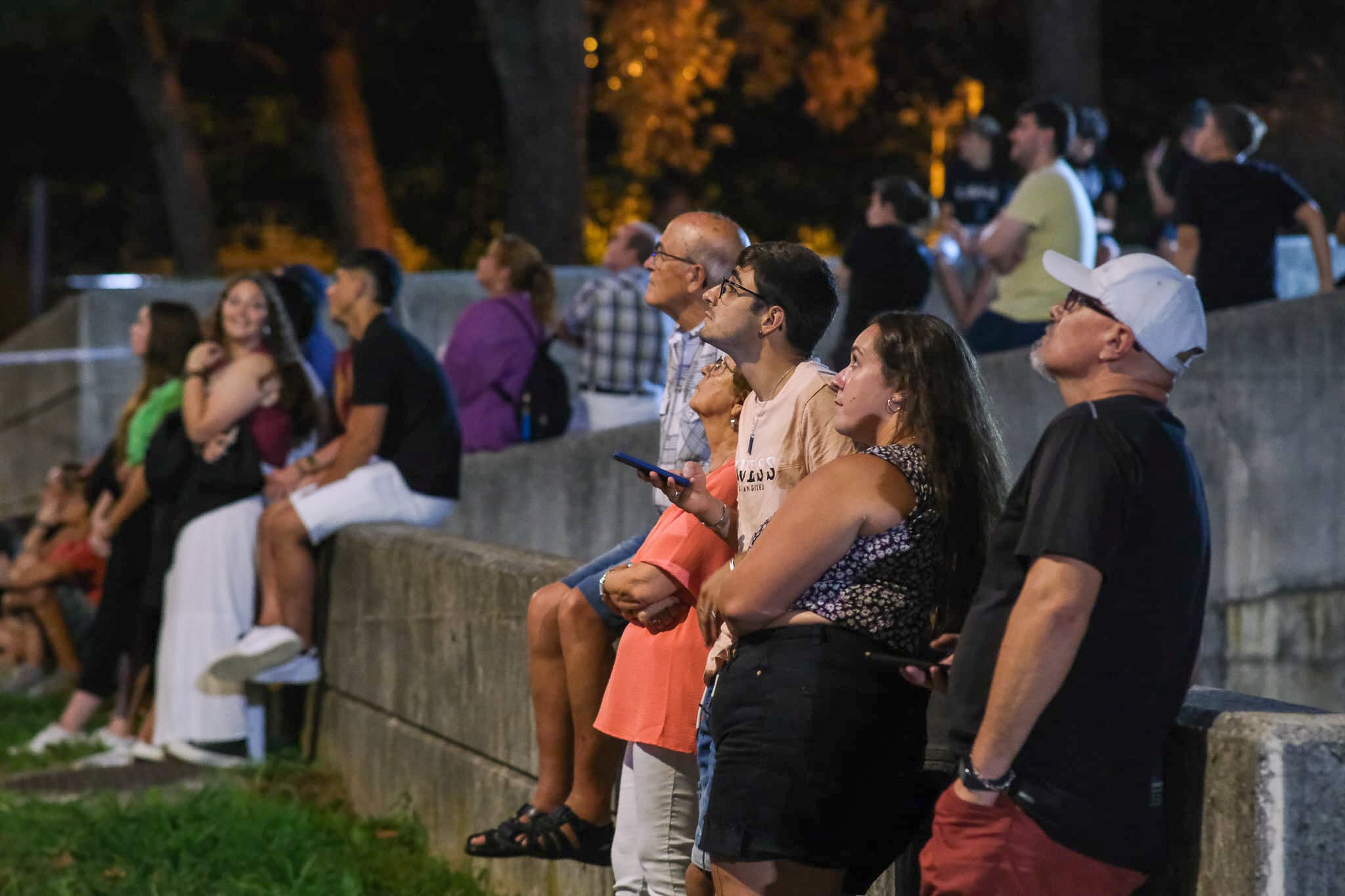 Algo tienen los fuegos que inspiran algo por dentro. Pido disculpas si la crónica quedó algo almibarada. Quizá el hojaldre de estos días también tenga algo que ver. 