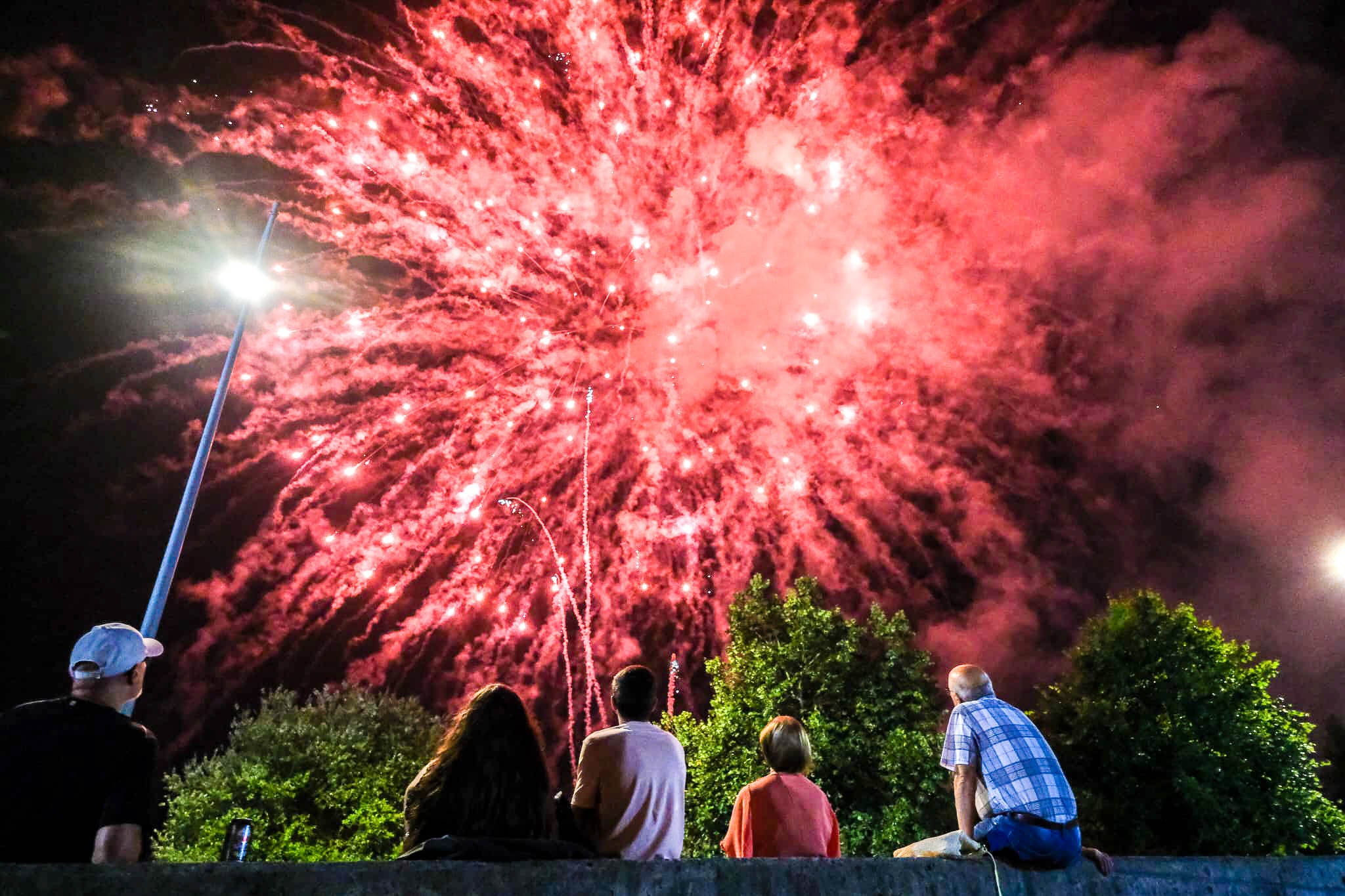 Los fuegos alumbran el adiós a La Patrona