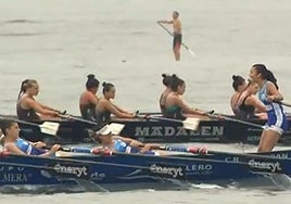 Astillero e Hibaika, en la regata de este domingo en Zarautz.