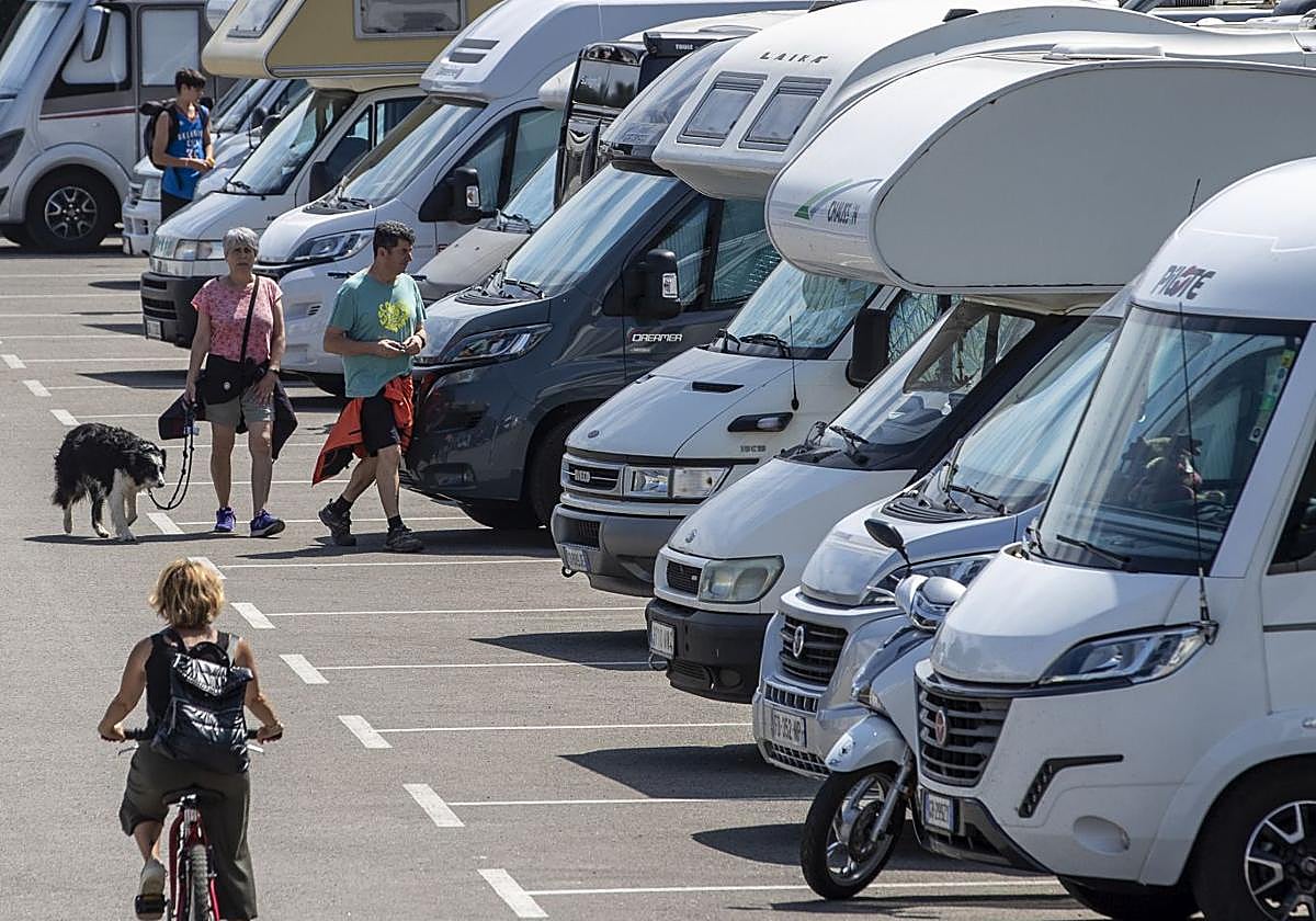 Tres ayuntamientos cántabros acumulan 173 denuncias por acampada ilegal de autocaravanas