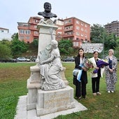 El monumento a Augusto G. de Linares, en la explanada de Gamazo, donde se hizo la ofrenda floral.