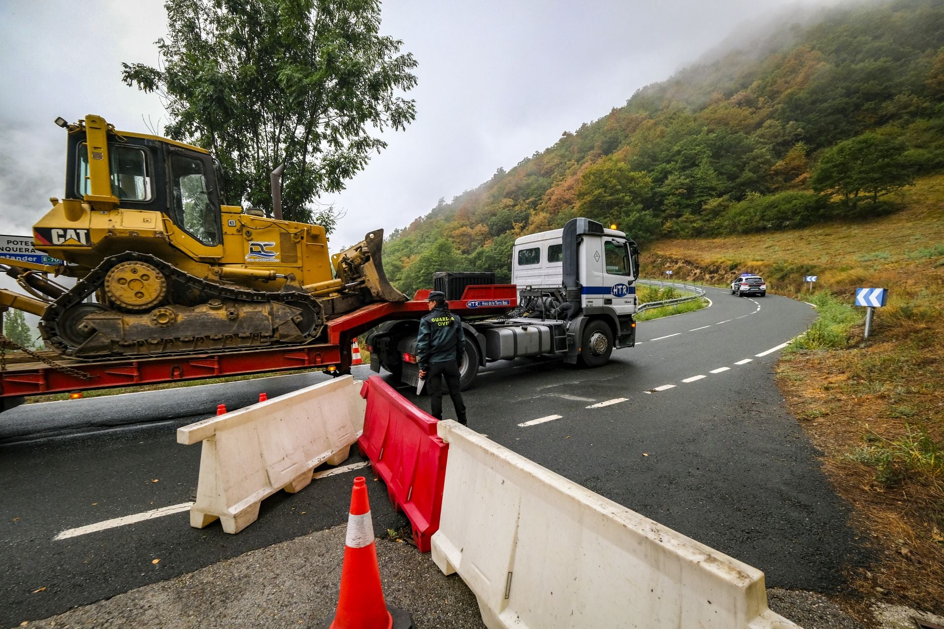 Maquinaria para ayudar a combatir el fuego.