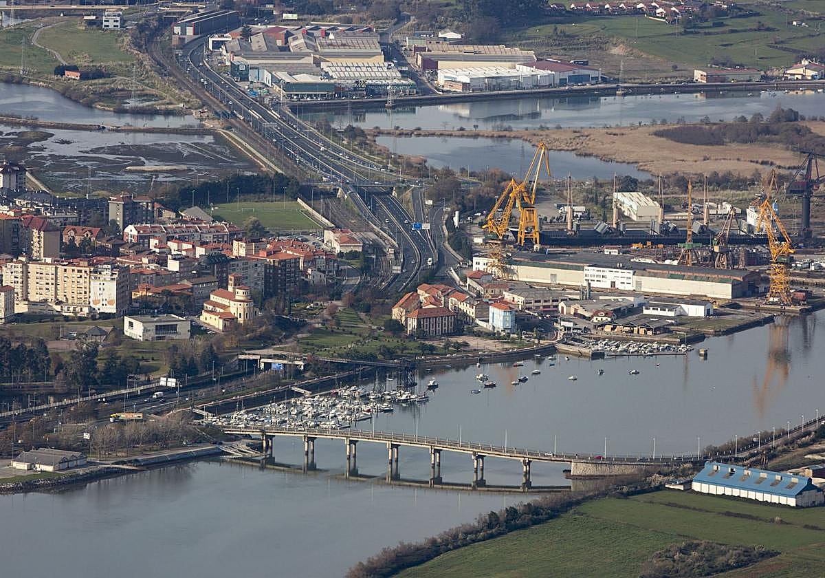 La autovía S-10 a su paso por El Astillero.