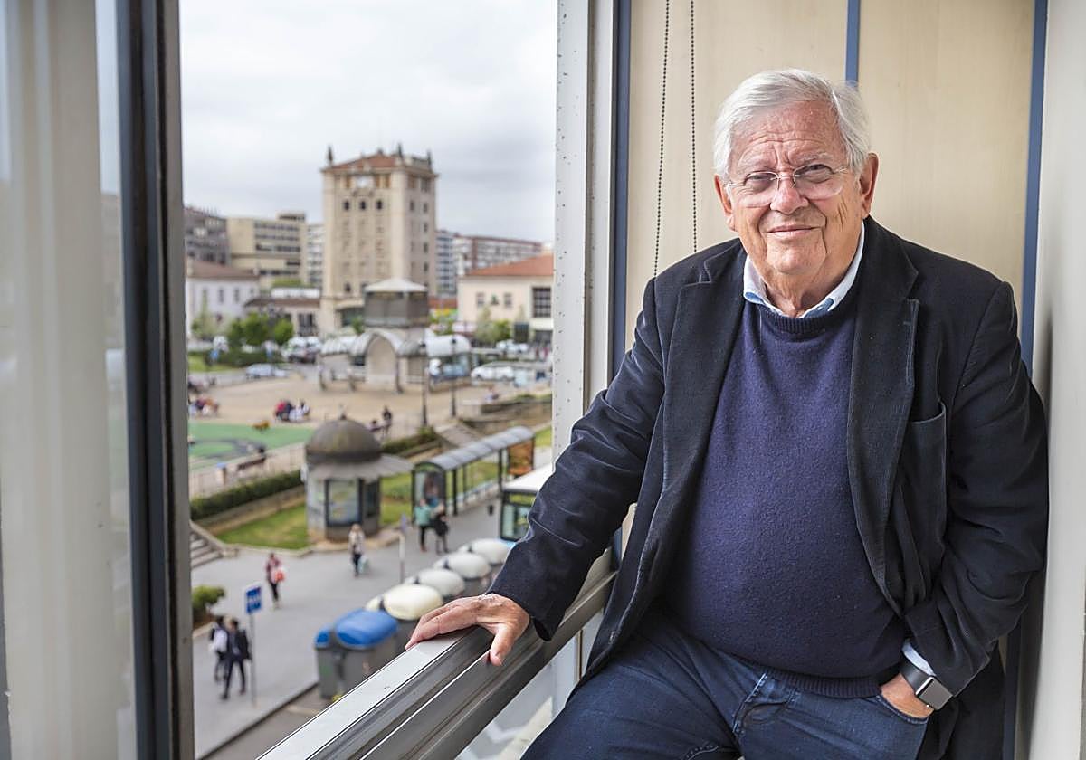 Aunque nació en Santander, Fernando Jáuregui también se considera un santoñés más.