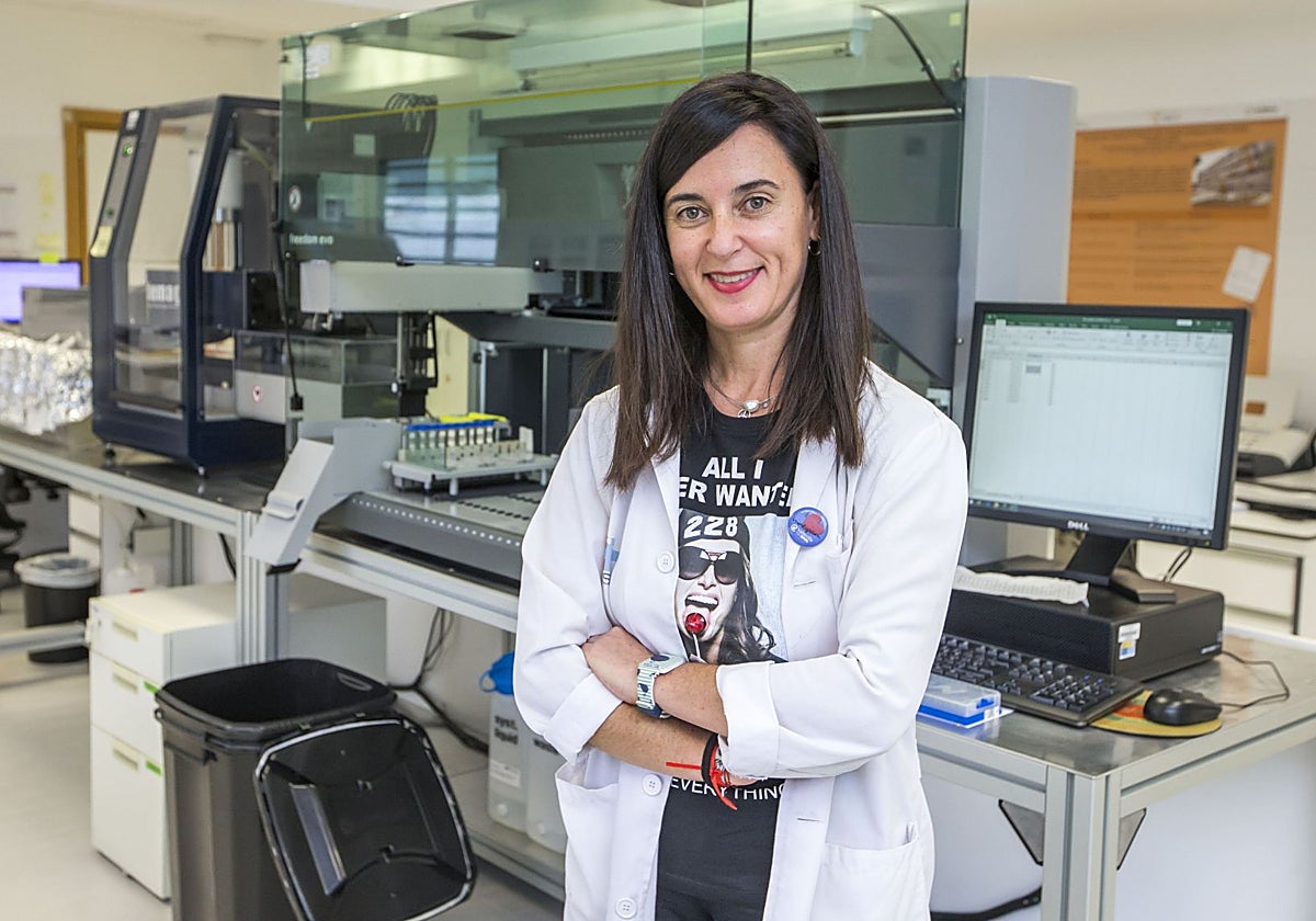 La investigadora del Idival Rosa Ayesa dirige el proyecto Quijote.